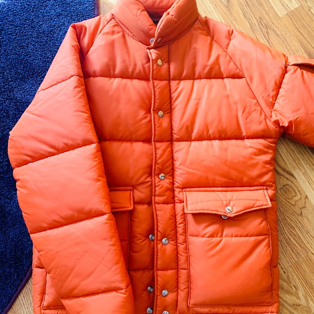 Vintage retro ORANGE puffer jacket. M Coat 1970